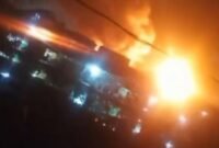 Pada Jumat malam (3/3/2023), sekitar pukul 20.20 WIB, pipa bahan bakar minyak Pertamina di kawasan Depo Plumpang di Jalan Tanah Merah Bawah RT 012/09 Koja, Jakarta Utara, terbakar. (Instagram.com/@humasjakfire)
