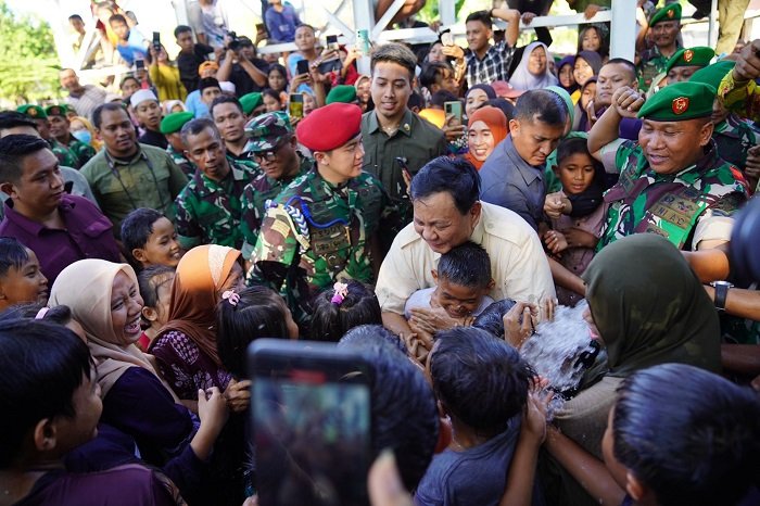 Menteri Pertahanan Prabowo Subianto meresmikan 11 titik sumber mata air yang tersebar di Sumbawa. (Dok. Tim Media Prabowo Subianto)

