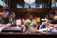 Presiden Prabowo Subianto memimpin rapat terbatas bersama sejumlah menteri Kabinet Merah Putih di Hambalang, Kabupaten Bogor. (Dok. Tim Media Prabowo)