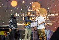 1. PHE WMO menerima penghargaan GOLD BRILIAN dari Bupati Gresik di peringatan Hari Lingkungan Hidup 2025. (Dok. PHE WMO)