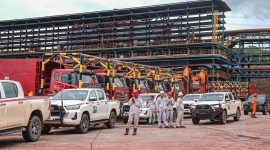 Lokasi tailing HNC dekat saluran air, pengawasan difokuskan pada potensi risiko limpasan bahan berbahaya. (Dok. kemenlh.go.id)