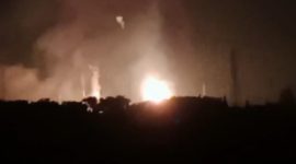 2. Kobaran api dari sumur migas Subang masih menyala, warga sudah dievakuasi ke tempat aman. (Dok. Video Viral)