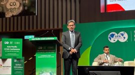 Direktur Manajemen Risiko PHE, Whisnu Bahriansyah, memaparkan strategi CCS/CCUS di Asia Pacific CCUS Conference 2025, Kuala Lumpur. (Dok. PT Pertamina Hulu Energi)