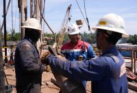 Aktivitas pengeboran Sumur PPS-020 oleh RIG NYT-19 di Muaro Jambi. Operasi selesai 21 hari dengan capaian Zero NPT. (Dok. PT Pertamina EP)