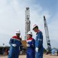 3. Pekerjaan rig dengan sistem walking di Adera Field, mempercepat produksi migas nasional. (Dok. Pertamina EP)