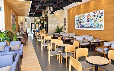 The Coffee Bean & Tea Leaf® dan Al-Ghunaim Rayakan Pembukaan Kafe Ke-130 di Kuwait The Coffee Bean & Tea Leaf® dan Al-Ghunaim Rayakan Pembukaan Kafe Ke-130 di Kuwait